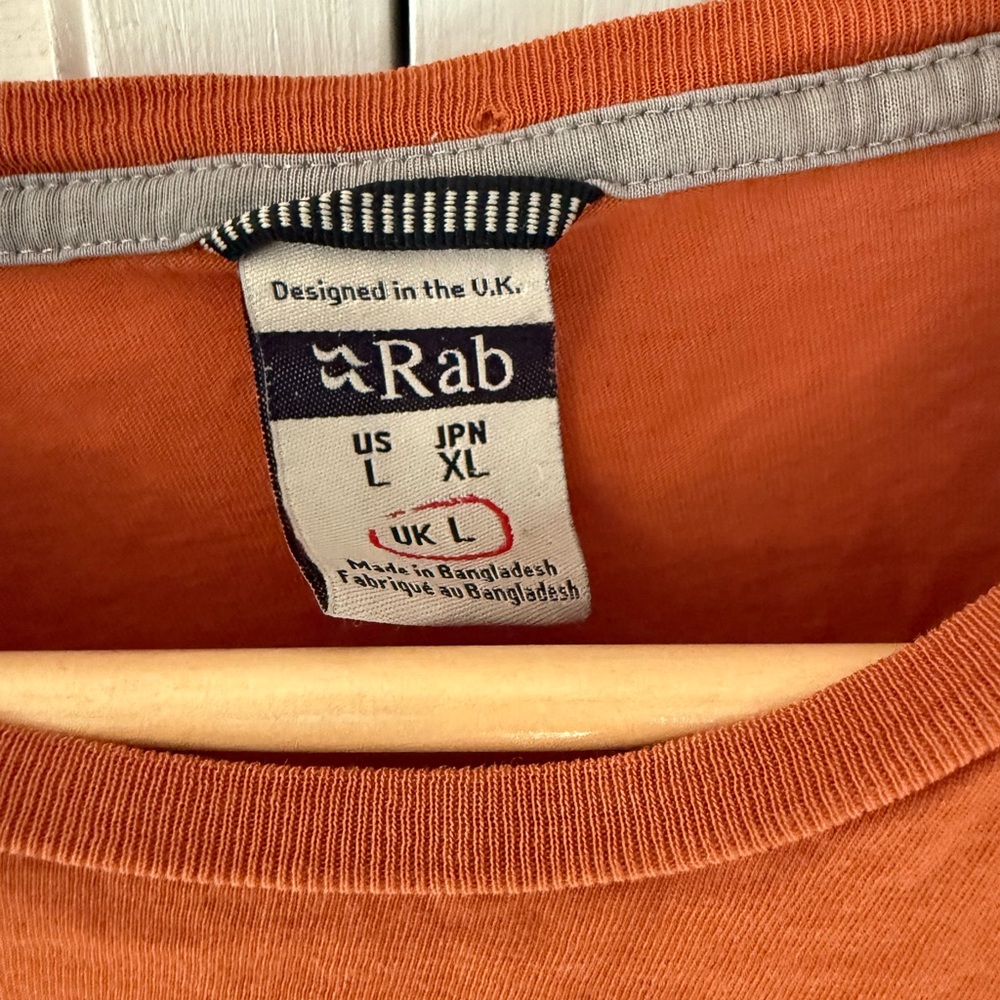 Men's Rust Graphic Tee - Picture 2 of 3